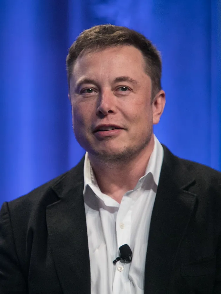 Uz sav silni posao koji ima - Musk stigne i tvitati. Naime, ako bi pisanje komentara po Twitteru moglo biti hobi, onda bi to bio Muskov najdraži hobi svih vremena. Štoviše, Musk sada želi kupiti Twitter za 44 milijarde dolara. Twitteru se pridružio još 2009. godine te je do sada objavio oko 18.500 tvitova i jedan je od njenih najaktivnijih i najpopularnijih korisnika. Trenutno ga na ovoj popularnoj društvenoj mreži prati 100 milijuna korisnika te je sada šesta najpopularnija osoba na Twitteru. Ispred njega nalaze se Christiano Ronaldo na petom mjestu, zatim Rihanna na četvrtom, treća je Katy Perry, na drugom mjestu nalazi se Justin Bieber, dok je Barack Obama i dalje nedodirljiv na prvom mjestu s više od 132 milijuna pratitelja.