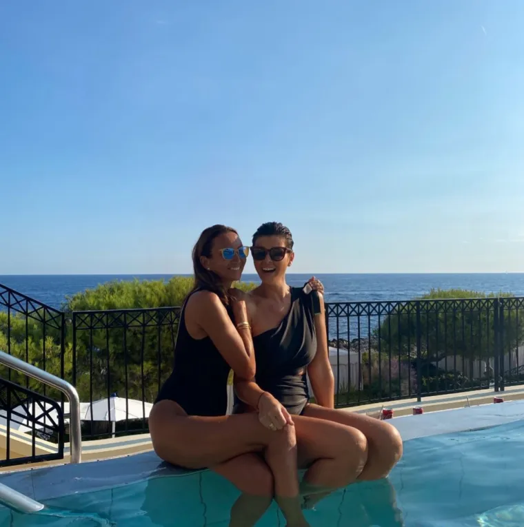 Prevruće za donji dio: Iva Majoli prošetala Stradunom samo u košulji, ispod sijevnule brutalne noge