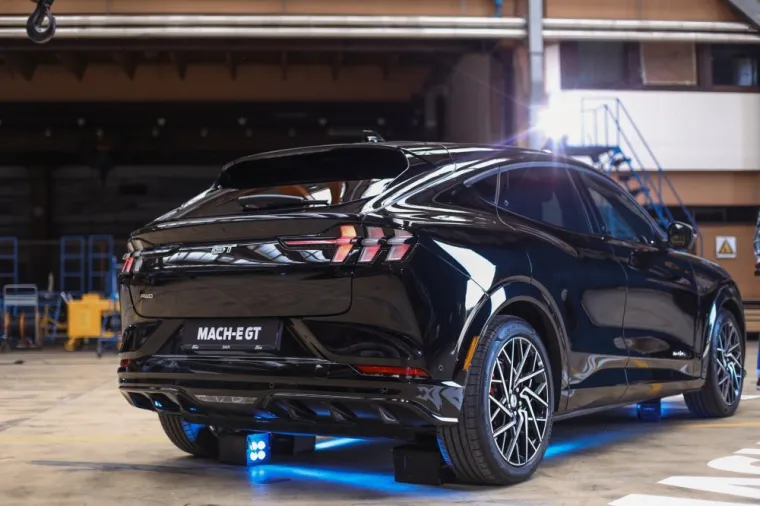 Brutalna Fordova zvijer stigla i u Hrvatsku: Potpuno električni Mustang Mach-E GT stotku hvata za 3,7 sekundi, a zna se i koliko košta