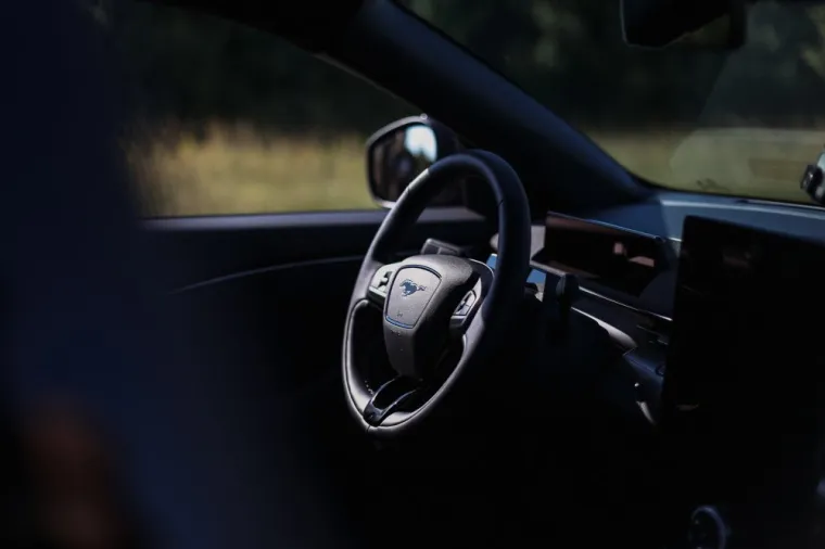 Brutalna Fordova zvijer stigla i u Hrvatsku: Potpuno električni Mustang Mach-E GT stotku hvata za 3,7 sekundi, a zna se i koliko košta