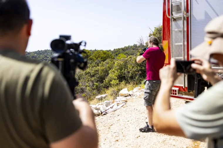 &quot;Pilot je zadobio jednu oveću ranu na glavi koju smo sanirali, a drugih nekih ozbiljnijih ozljeda nema. Mislim da naposljetku ni ovo dvoje putnika neće imati nikakvih trajnih posljedica. Imaju manja natučenja po tijelu, udovima, trupu, ali to je i za očekivati nakon ovakvog mehanizma ozljeđivanja&quot;, dodao je dr. Ledenko .