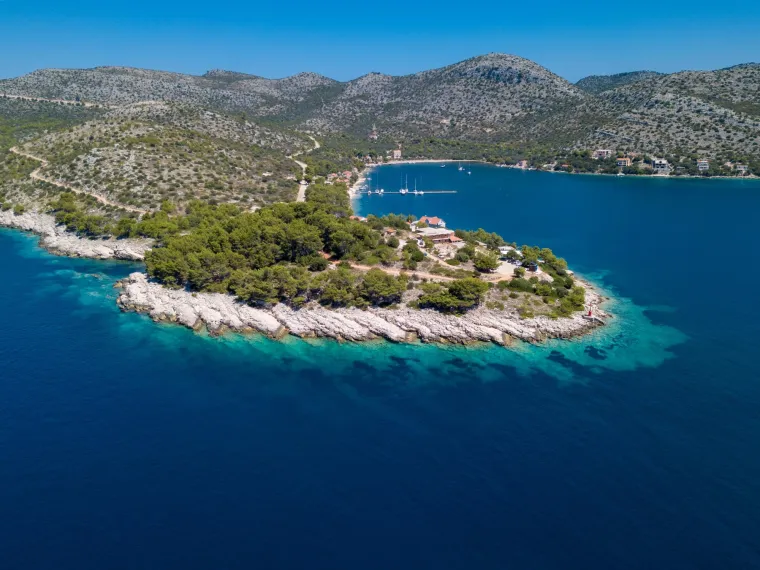 Lastovo je uz Mljet najšumovitiji hrvatski otok s više od 70 % šumovite površine, a 2007. je proglašeno Parkom prirode.