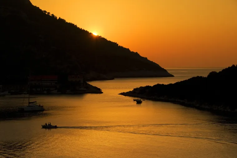 Lastovo pripada najsunčanijim područjima jadranskog primorja s 2761 sati insolacije godišnje.