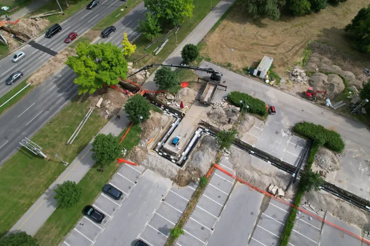 U Novom Zagrebu traju radovi na revitalizaciji vodovodne mreže. Revitalizacija podrazumijeva zamjenu zastarjelih vrelovodnih cijevi novima, što znači ciljane i planirane obustave isporuke tople vode u određenim zagrebačkim kvartovima.