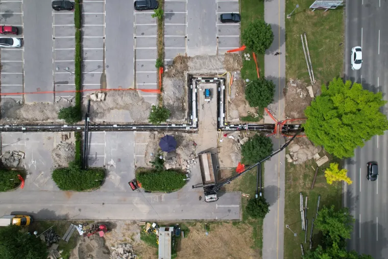 U Novom Zagrebu traju radovi na revitalizaciji vodovodne mreže. Revitalizacija podrazumijeva zamjenu zastarjelih vrelovodnih cijevi novima, što znači ciljane i planirane obustave isporuke tople vode u određenim zagrebačkim kvartovima.