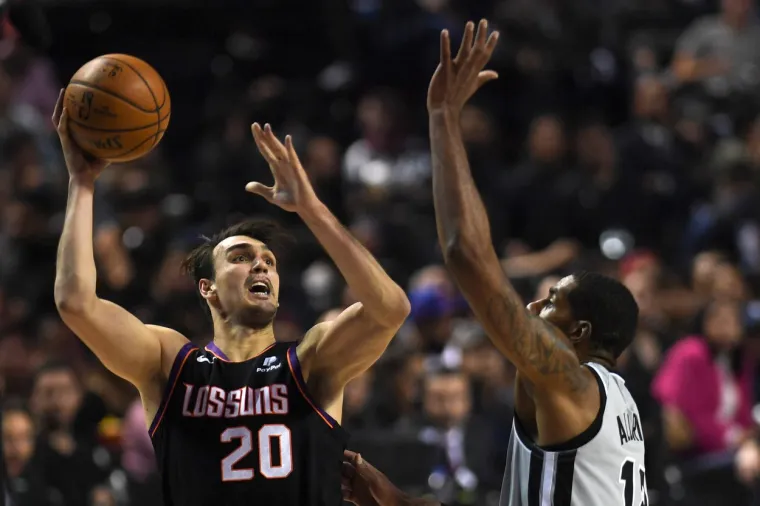 Na sedmoj se poziciji nalazi Dario &Scaron;arić. Sjajni hrvatski ko&scaron;arka&scaron; ima problema s te&scaron;kom ozljedom no po ugovoru dobiva 9.2 milijuna dolara odnosno 8.74 milijuna dolara godi&scaron;nje. 