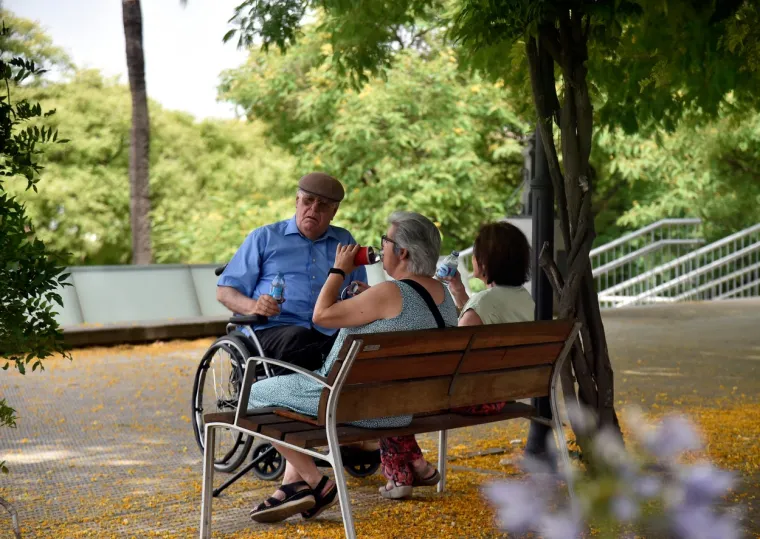 Ljudi koji su najviše ugroženi su: 1. stariji od 75 godina 