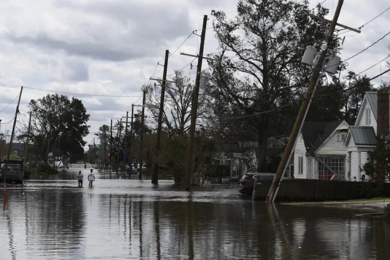 Katrina je ime za uragan koji je krajem kolovoza 2005. pogodio južnu obalu Sjedinjenih Američkih Država.
Nastao je 24. kolovoza 2005. kraj Bahama, a prvi udar na kopno dogodio se kraj Miamija (Florida) kad je jačina uragana bila kategorije 1 na Safir-Simpsonovoj skali za uragane. Tamo je uzrokovao veće poplave i 11 poginulih.