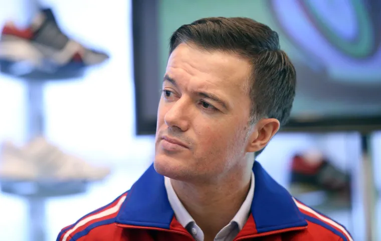 Priča Joška Jeličića je bila jedna od najzapaljivijih nogometnih tema u Hrvatskoj tijekom 90-ih godina prošlog stoljeća. Za Hajduk je prvi put nastupio sa 16 godina i 9 mjeseci u kup utakmici protiv Sarajeva što ga čini jednim od mlađih debitanata u povijesti jugoslavenskog nogometa. Ukupno je u dva najveća Hrvatska kluba osvojio 10 trofeja, od čega se posebno ističu s Hajdukom prvo prvenstvo Republike Hrvatske 1992.godine te zadnji kup Maršala Tita 1991.godine. Karijeru mu je obilježila činjenica da je 1993. godine iz Hajduka prešao u Dinamo što mu Torcida nikad nije oprostila. 