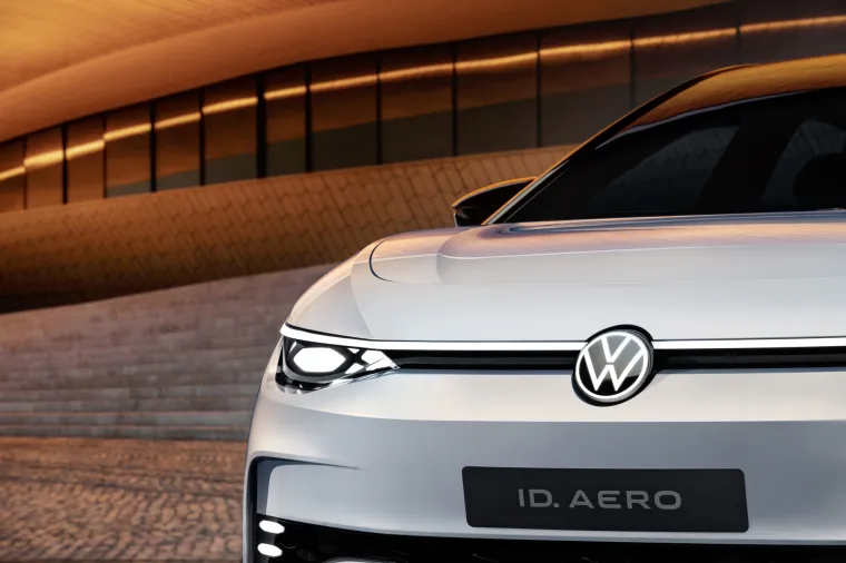 Volkswagen i diljem svijeta pokreće svoju električnu ofenzivu &quot;On the Way to ZERO“. Kao nova perjanica obitelji ID., model ID.AERO u budućnosti će biti u ponudi na globalnoj razini, uz Kinu također iu Europi i Sjevernoj Americi