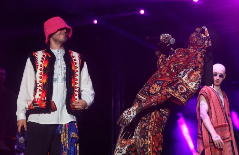 Ukrajina je pobijedila! Nakon &scaron;to su mjesecima bili favorit na kladionicama, Kalush Orchestra zasjeli su na eurovizijski tron s najvećim brojem glasova publike.