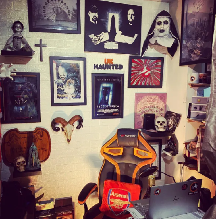 Rekao je: &quot;Odlučio sam izvesti Janet samo da vidim što će se dogoditi, a budući da je izložena u mom uredu, redovito ulazim i nalazim je na podu i nema šanse da je mogla pasti.&quot;