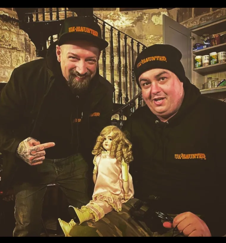 Priznao je: &quot;Upustio sam se u istraživanje paranormalnog nakon što sam to vidio u televizijskim emisijama. Htio sam vidjeti je li stvarno pa sam otišao na svoje lokalno groblje da to isprobam i nikada se više nisam osvrnuo.&quot;