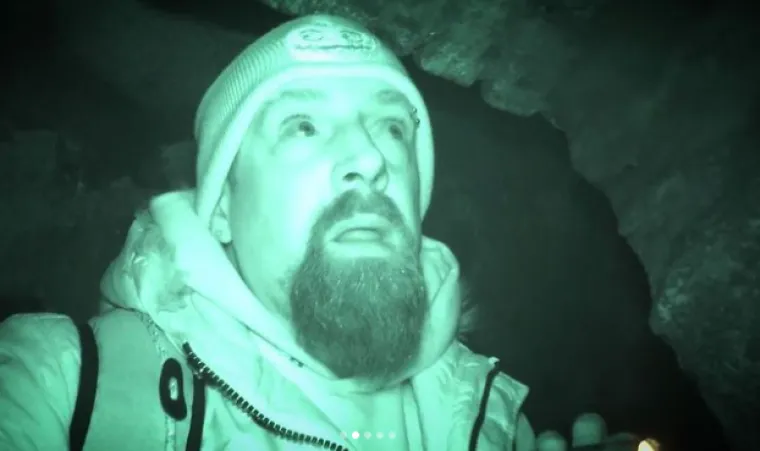 119 godina stara lutka tjera mu obitelj i goste, ali on se svoje Janice ne odriče: 'Tu i tamo namigne, skoči...'