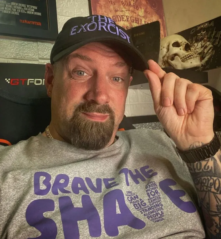 119 godina stara lutka tjera mu obitelj i goste, ali on se svoje Janice ne odriče: 'Tu i tamo namigne, skoči...'