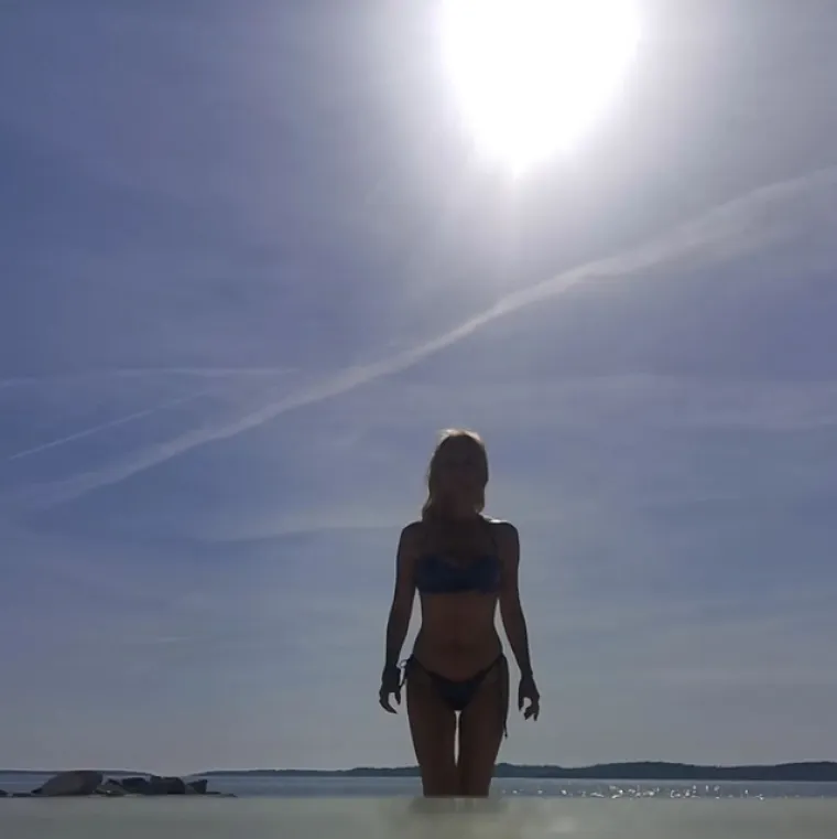 Okej, imamo dokaz: Mila Elegović ne stari! Glumica se skinula u bikini i u 53. godini izgleda brutalno