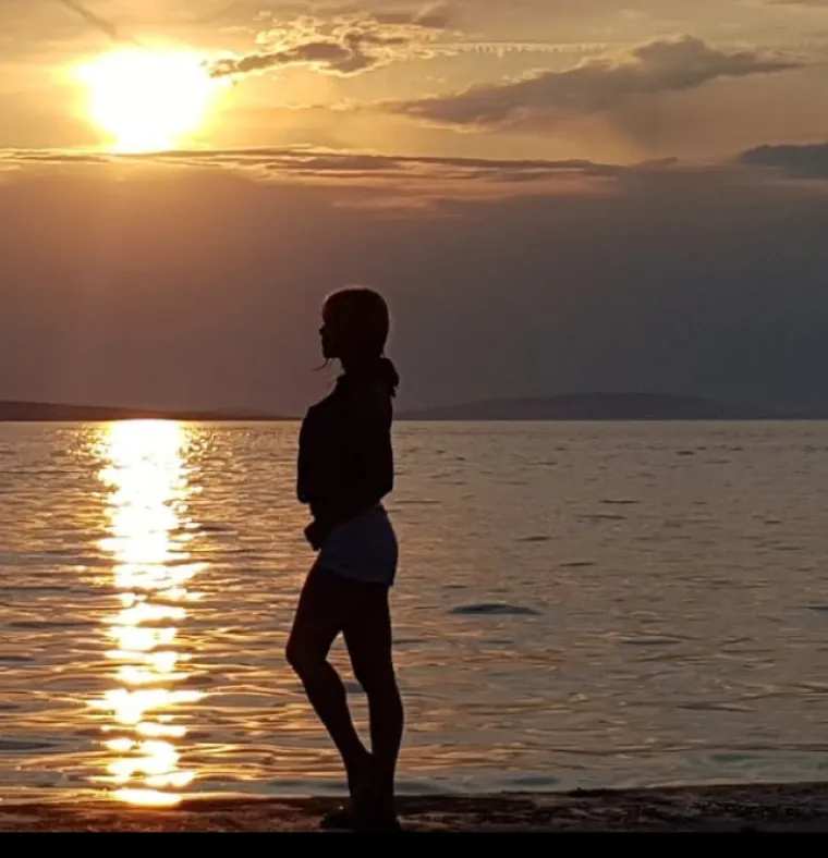 Okej, imamo dokaz: Mila Elegović ne stari! Glumica se skinula u bikini i u 53. godini izgleda brutalno
