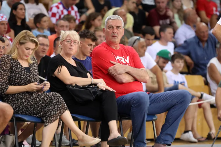 Pogledajte lica naših košarkaša jučer u još jednoj hrvatskoj košarkaškoj noći za zaborav: Epsko mučenje