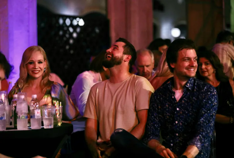 Jelena Rozga izbacila bujni dekolte, a pozornost je plijenio i slavni chef s kojim je svako malo povezuju