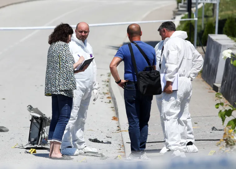 Pogledajte kako izgleda mjesto na kojem je raznesen bankomat. Do&scaron;lo je i do te&scaron;kog poku&scaron;aja ubojstva policajca