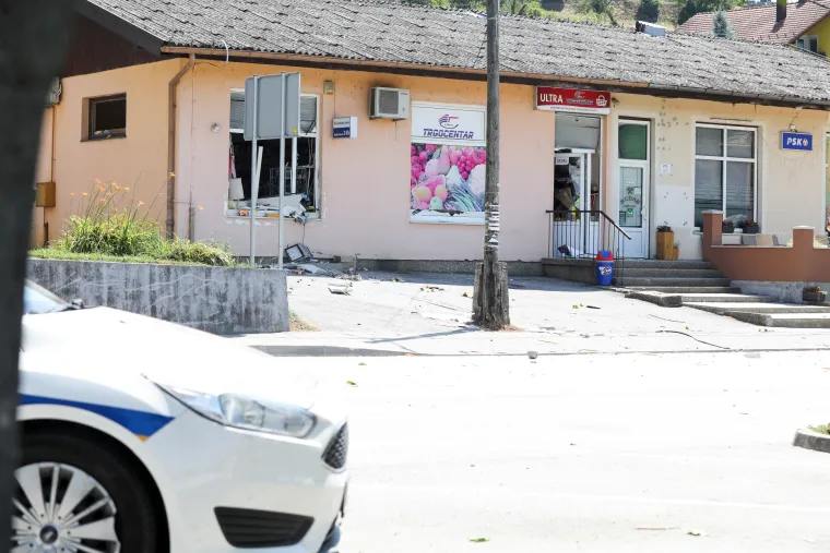 Pogledajte kako izgleda mjesto na kojem je raznesen bankomat. Do&scaron;lo je i do te&scaron;kog poku&scaron;aja ubojstva policajca