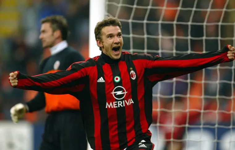 2004. 

Andriy Shevchenko je u toj godini svojim napadačkim vje&scaron;tinama vodio Milan do naslova prvaka Italije, a godinu nakon i do finala Lige prvaka kojeg su rosso &ndash; neri izgubili na spektakularan način od Liverpoola. Također, Milan je na njegovim leđima do&scaron;ao i do osvajanja talijanskog Superkupa. Shevchenko je u toj sezoni u 45 susreta zabio 28 pogodaka u izboru pobijedio ispred Barceloninih vedeta Deca i Ronaldinha.
