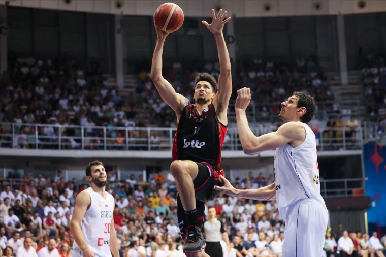 U Belgiji ga vi&scaron;e cijene nego u Hrvatskoj, a sad je srpskim ko&scaron;arka&scaron;ima usred Ni&scaron;a ugasio svjetlo i bacio ih u očaj