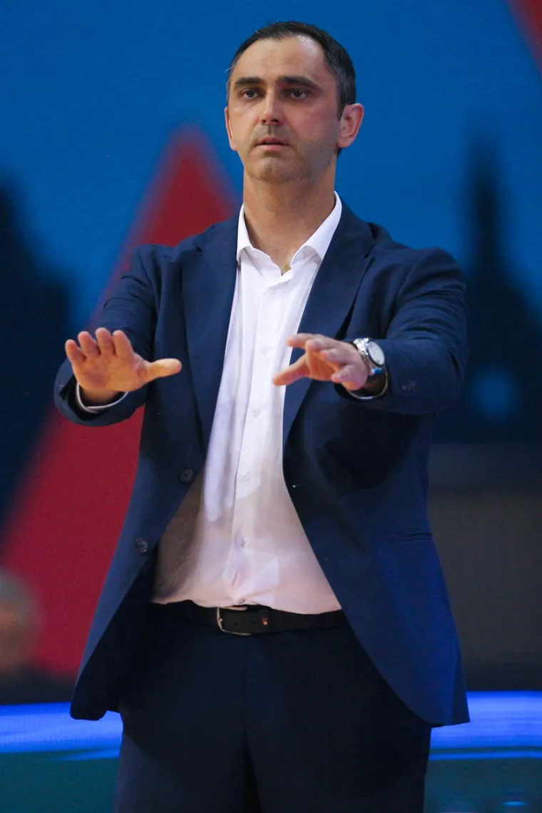 U Belgiji ga vi&scaron;e cijene nego u Hrvatskoj, a sad je srpskim ko&scaron;arka&scaron;ima usred Ni&scaron;a ugasio svjetlo i bacio ih u očaj