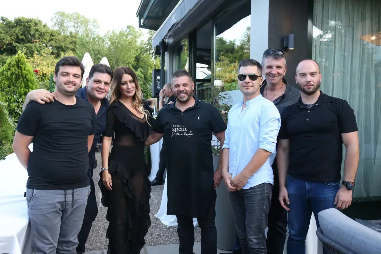 Nina Badrić na rođendanski tulum pozvala 140 ljudi: Plijenila je pažnju neobičnom haljinom, ali Jelena Rozga ju je umalo zasjenila