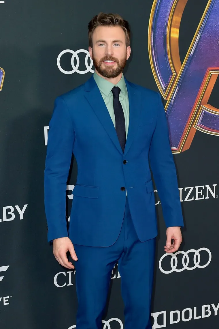 16. mjesto: Chris Evans. Filmski Kapetan Amerika mnogim ženama i muškarcima zavrtio je glavom. On se još uvijek nije oženio, a svojedobno je izjavio da to svakako ima u planu. Chris je navodno trenutno u vezi s kolegicom Albom Baptistom.