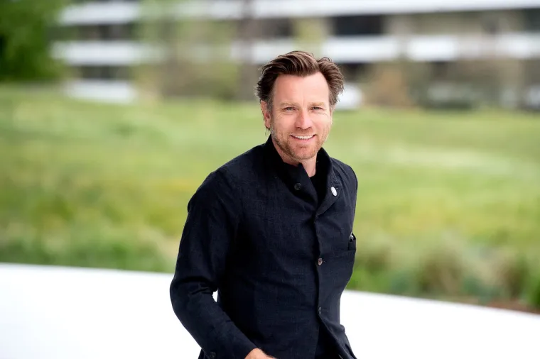 7. mjesto: Ewan McGregor. Ovog škotskog ljepotana mogli ste gledati u mnogim blockbusterima, a trenutno je popularna serija &quot;Obi‑Wan Kenobi&quot; u kojoj on tumači naslovnu ulogu.