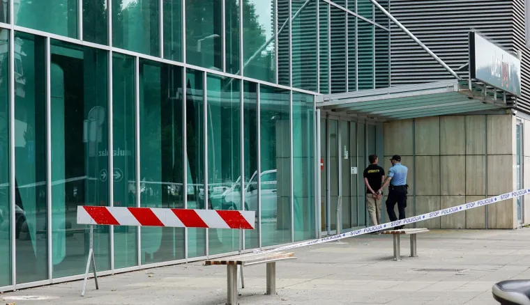 Ovo je čovjek koji je policiji dojavio o bombi u Avenue Mallu: Natpis na njegovoj majici je indikativan