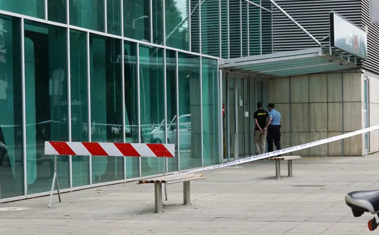 Ovo je čovjek koji je policiji dojavio o bombi u Avenue Mallu: Natpis na njegovoj majici je indikativan