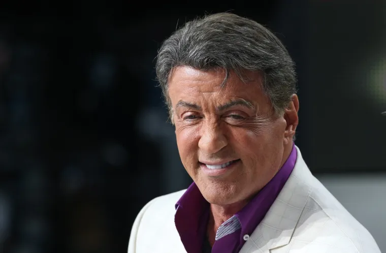 Uspješnu karijeru Stallone je gradio tako što je kombinirao glumu s pisanjem scenarija. Tako se u daljnim projektima javlja kao scenarist, redatelj i glumac. Primjerice, nakon velikog uspjeha prvog Ramba, Stallone se odlučio na snimanje drugog i trećeg nastavka, a pored toga snimao je i druge filmove kao što su &quot;Kobra&quot;, &quot;Na vrhu&quot; te &quot;Razbijač&quot; te &quot;Tango i Cash&quot;. Posljednja dva filma ostvarila su neuspjeh u kinima, a to je bio tek početak krize koja ga je snašla u 90-ima. Uslijedili su neuspjesi u nizu filmova, da bi 1997. Stallone napravio zaokret i odglumio ulogu podebljeg nagluhog šerifa u filmu &quot;Copland&quot; za koju je primio neočekivano dobre kritike.