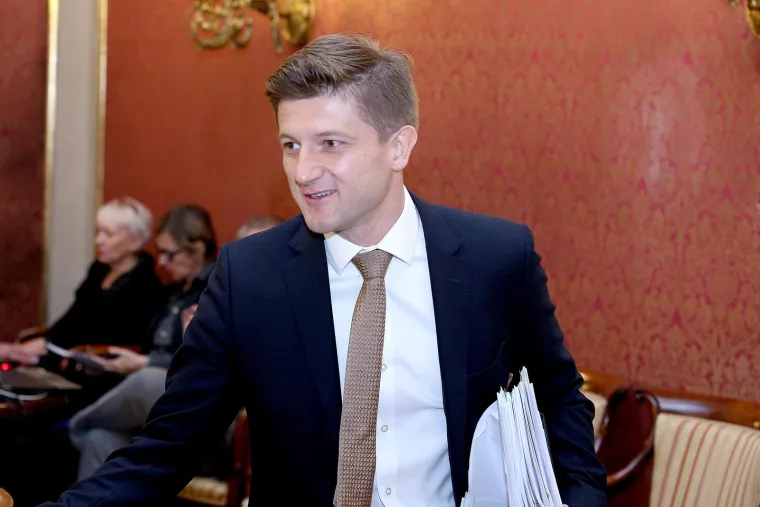 Pogledajte kako se Marić mijenjao kroz godine: Promjenu smo skužili tek kad je do&scaron;la korona pa je stavio masku