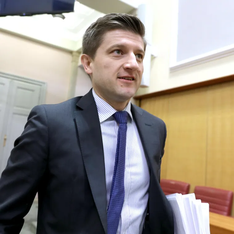 Pogledajte kako se Marić mijenjao kroz godine: Promjenu smo skužili tek kad je do&scaron;la korona pa je stavio masku