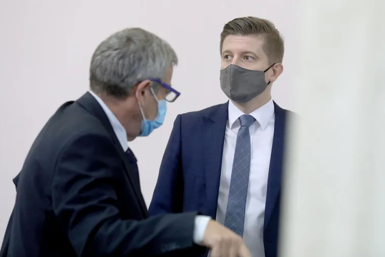 Marić se kroz godine vrlo malo mijenjao - prava promjena vidjela se tek kad je krenula korona, pa smo ministra viđali s maskom