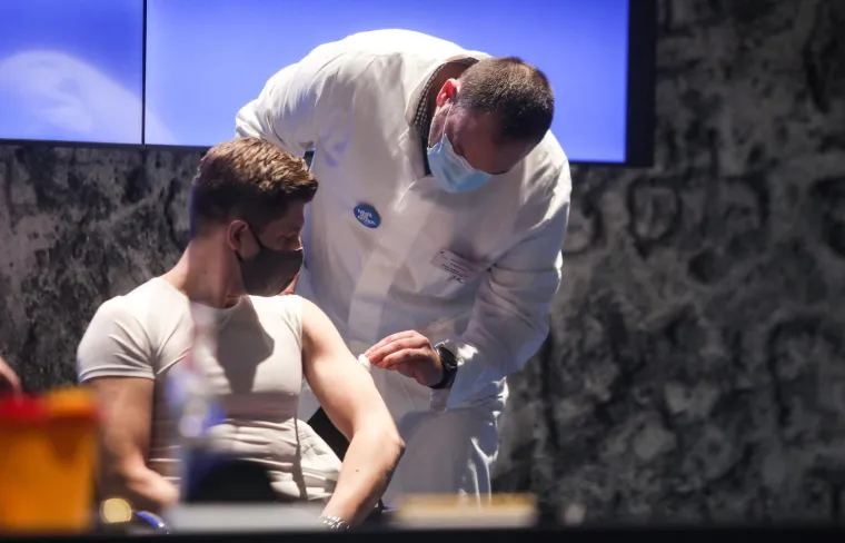 Fotografija Marićeva cijepljenja zavr&scaron;ila je i na Redditu, na kojem je izazvala vi&scaron;e od sedamsto komentara te 15 tisuća reakcija korisnika.