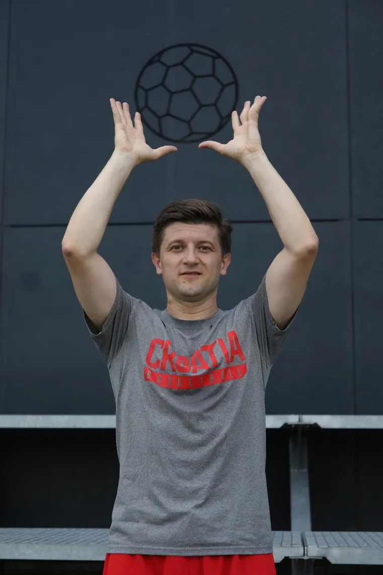 Za razliku od brojnih Brođana, Marić je ponosno navijao za Hajduk: "Nitko u mojoj obitelji nije pratio nogomet niti imam ikakve obiteljske ili bilo kakve druge veze sa Splitom, ali Hajduk mi je bio broj jedan", rekao je jednom prilikom. 