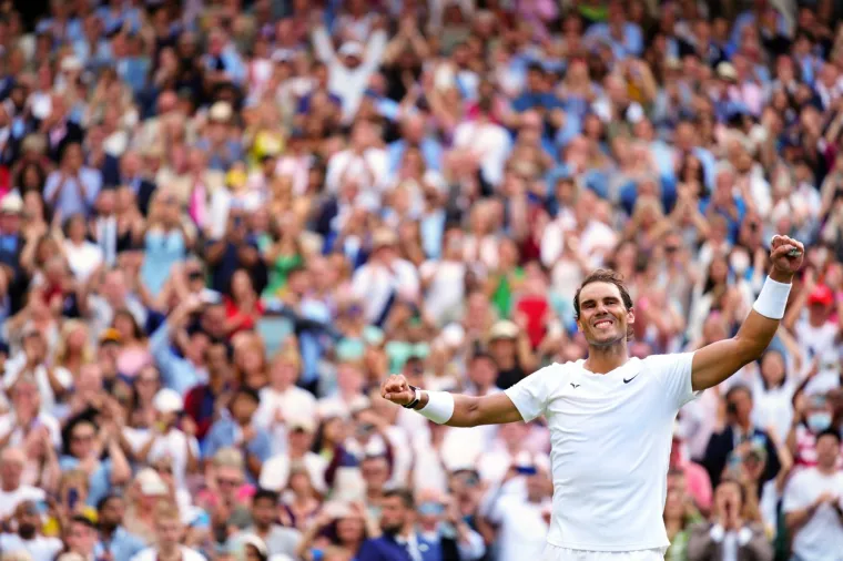 Nadal preživio &scaron;ok i u dramatičnih pet setova izborio polufinale Wimbledona. Pogledajte prizore koji ostavljaju bez daha