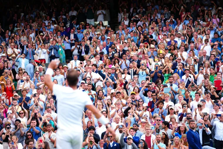 Nadal preživio &scaron;ok i u dramatičnih pet setova izborio polufinale Wimbledona. Pogledajte prizore koji ostavljaju bez daha