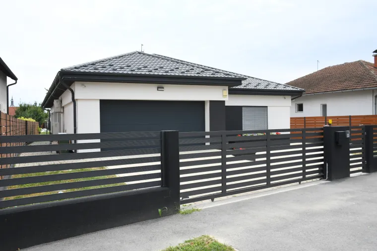 Pogledajte kako policija odvodi biv&scaron;eg ministra Tolu&scaron;ića. Ovo su kuća i vinarija koje su pretresali