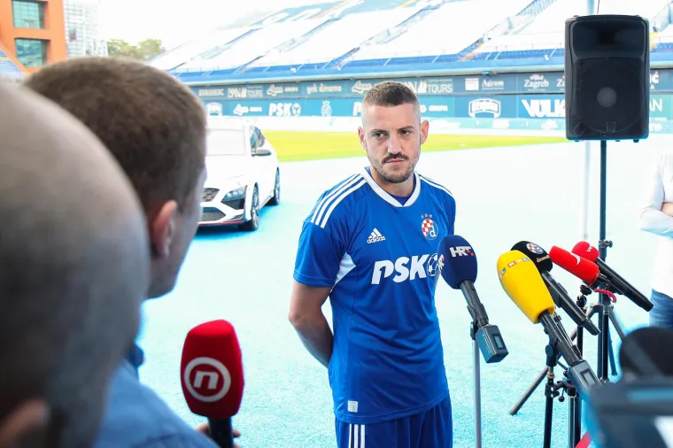 Dinamo predstavio nove dresove, da li vam se sviđaju? Imaju jedan poseban detalj kod ovratnika