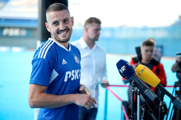 Dinamo predstavio nove dresove, da li vam se sviđaju? Imaju jedan poseban detalj kod ovratnika