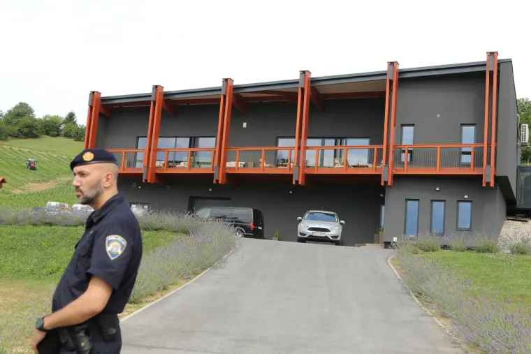 Nakon pretresa njegove vinarije u Virovitici, odvezla ga policija