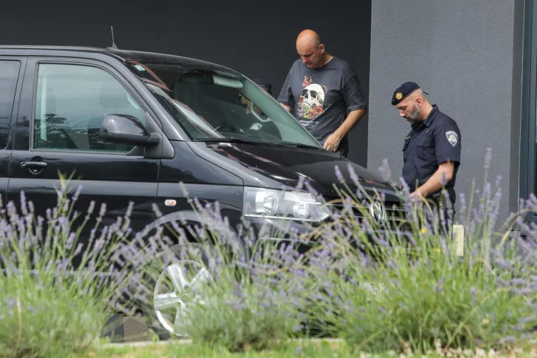 Nakon pretresa njegove vinarije u Virovitici, odvezla ga policija
