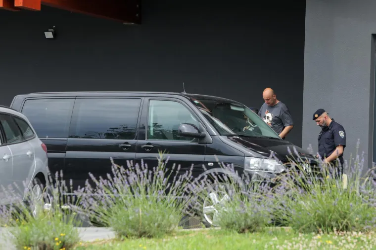 Nakon pretresa njegove vinarije u Virovitici, odvezla ga policija