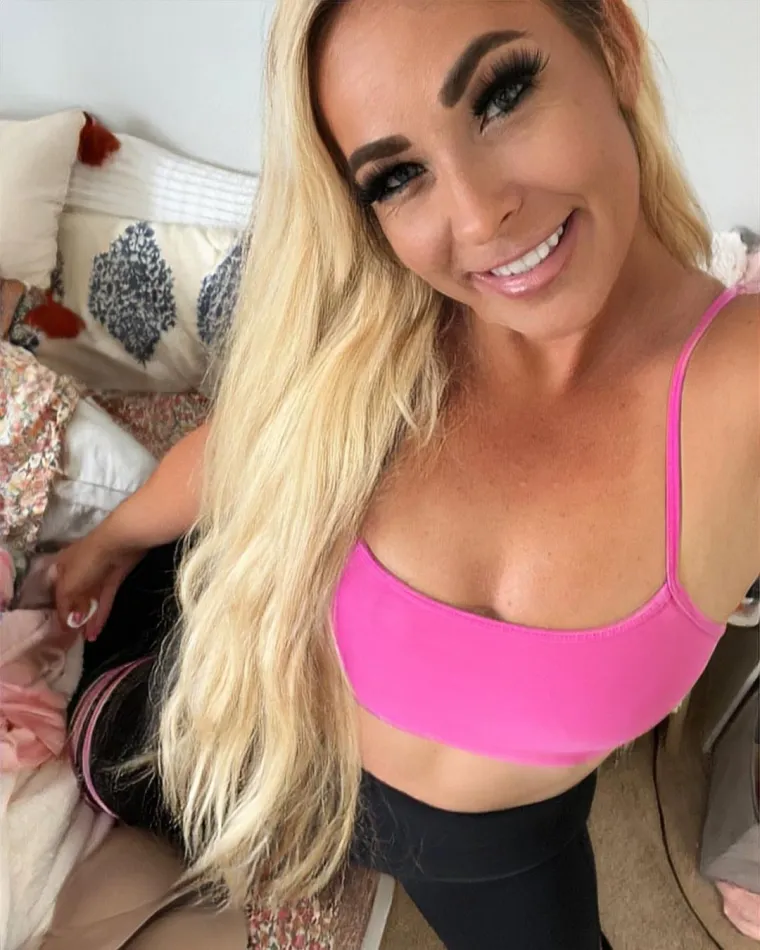 I ova je profesorica dobila otkaz jer se odala pornografiji: Slobodno pogledajte kakva se naslikavala, u razred ionako vi&scaron;e neće