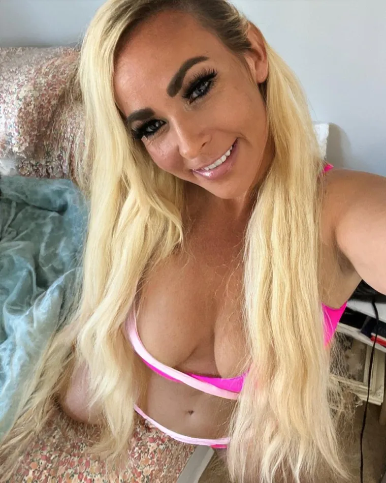 I ova je profesorica dobila otkaz jer se odala pornografiji: Slobodno pogledajte kakva se naslikavala, u razred ionako vi&scaron;e neće