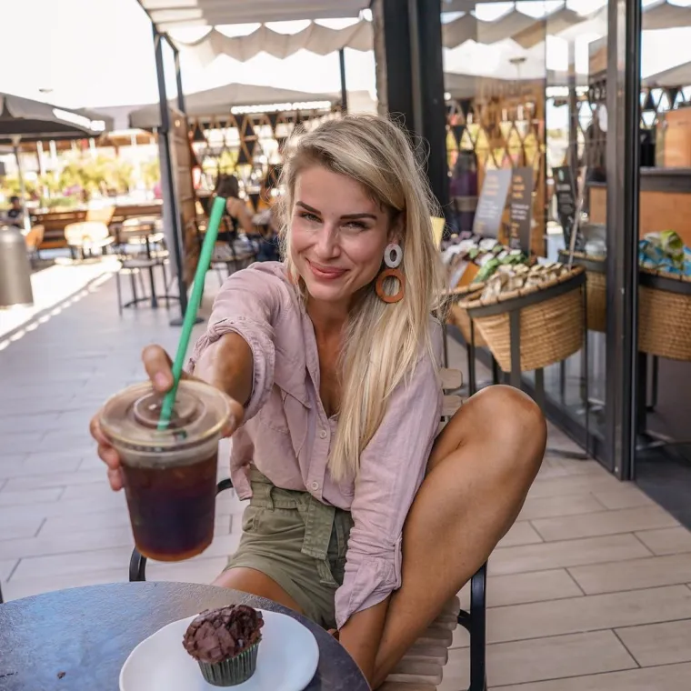 A da je doista solo, očito je potvrdila i njezina najnovija objava na Instagramu, a pohvalila se ta plavokosa dama u četvrtak kako je odradila kampanju za Porsche.